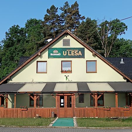 Restaurace A Penzion U Lesa Hotell Havířov Exteriör bild