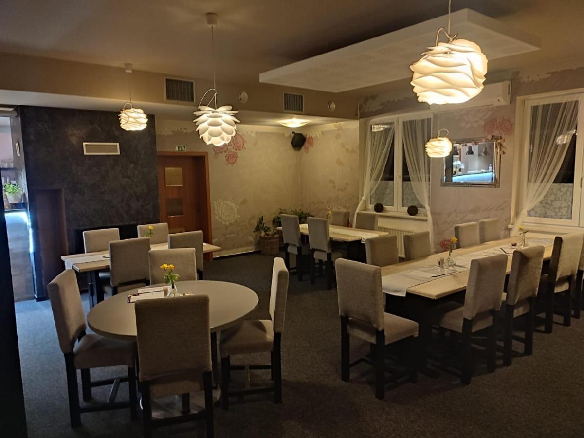 Restaurace A Penzion U Lesa Havířov Exteriör bild