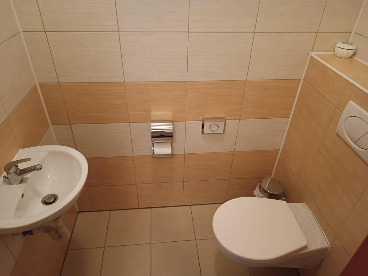 Restaurace A Penzion U Lesa Havířov Exteriör bild