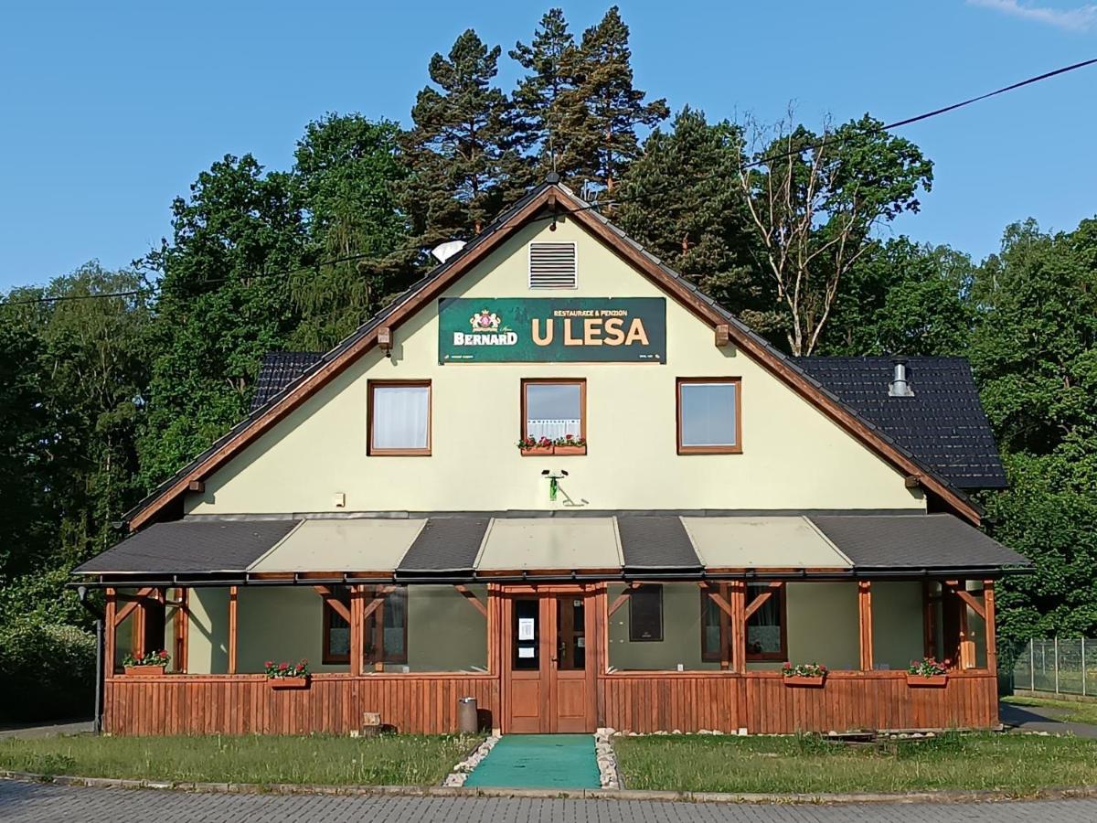 Restaurace A Penzion U Lesa Hotell Havířov Exteriör bild