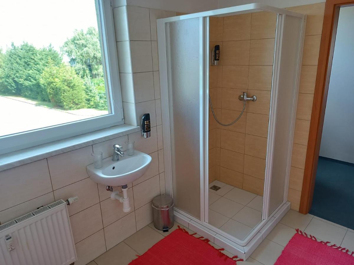 Restaurace A Penzion U Lesa Havířov Exteriör bild