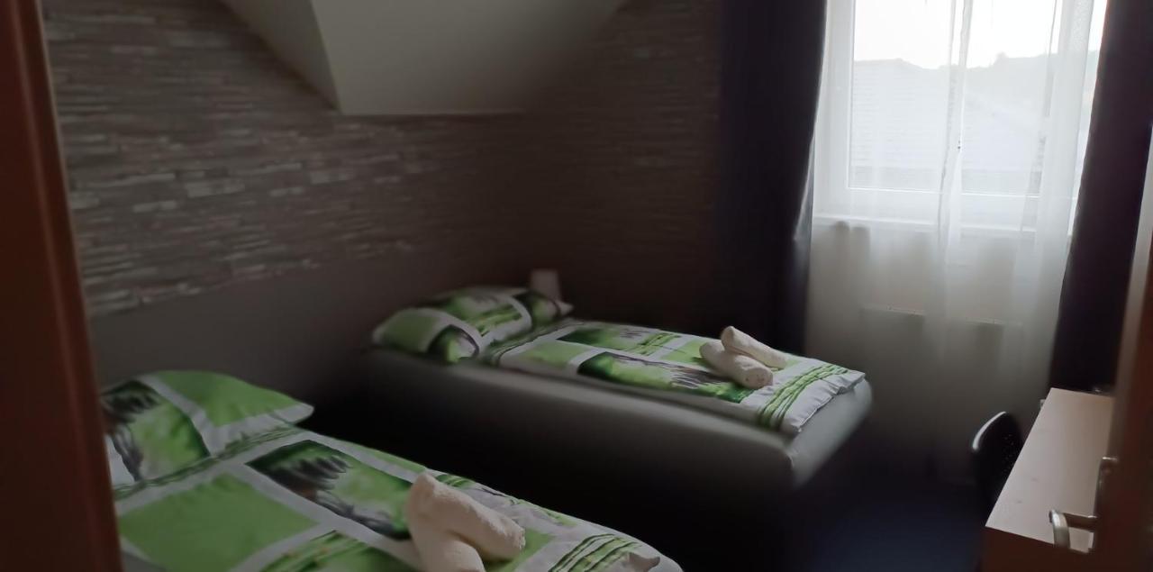 Restaurace A Penzion U Lesa Havířov Exteriör bild