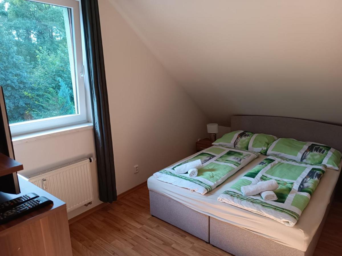 Restaurace A Penzion U Lesa Havířov Exteriör bild